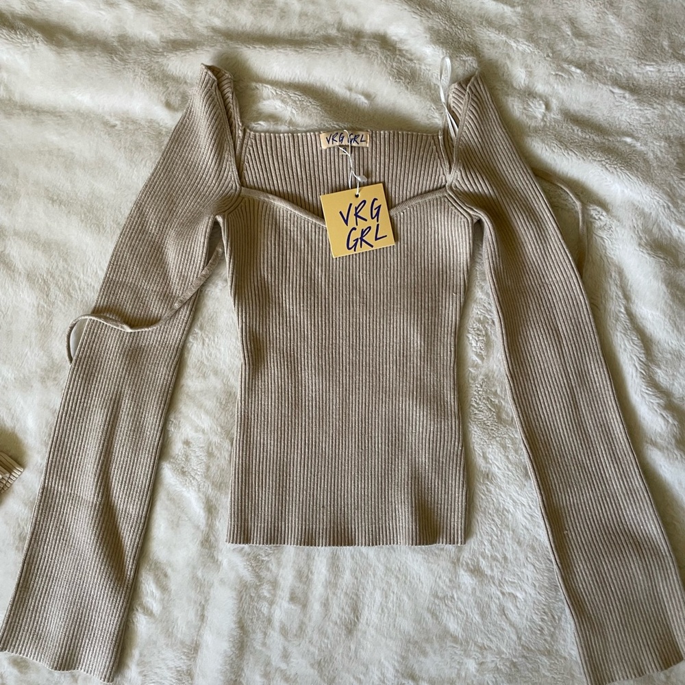 Vrg Grl NWT Top